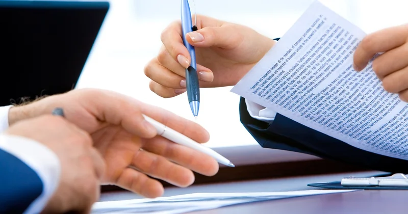 Négocier un contrat commercial : transformer la lecture en levier